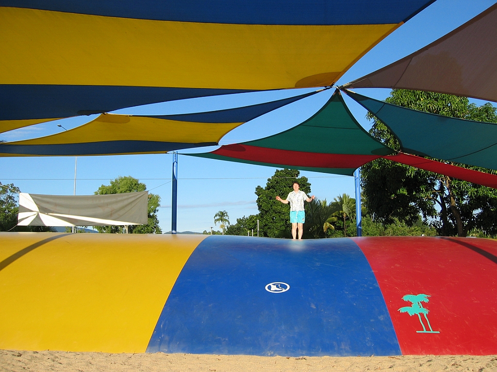 066 Jumping pillow.jpg